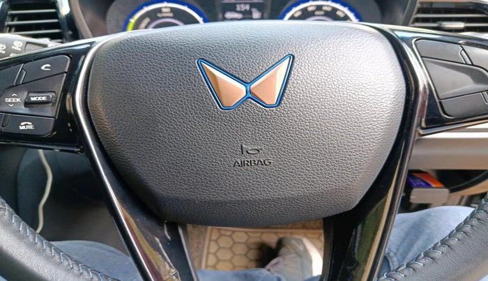 2023 Mahindra XUV400 EL 7.2 KW, Electric, Automatic, 70,701 km, interior