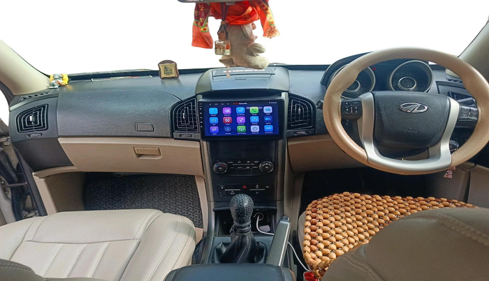 2015 Mahindra XUV500 W8, Diesel, Manual, 1,25,349 km, interior