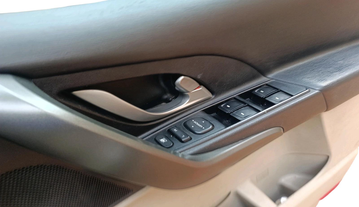 2015 Mahindra XUV500 W8, Diesel, Manual, 1,25,349 km, interior