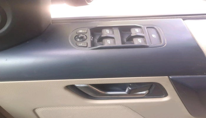 2014 Landrover Freelander 2 TD4 SE, Diesel, Automatic, 1,16,903 km, interior