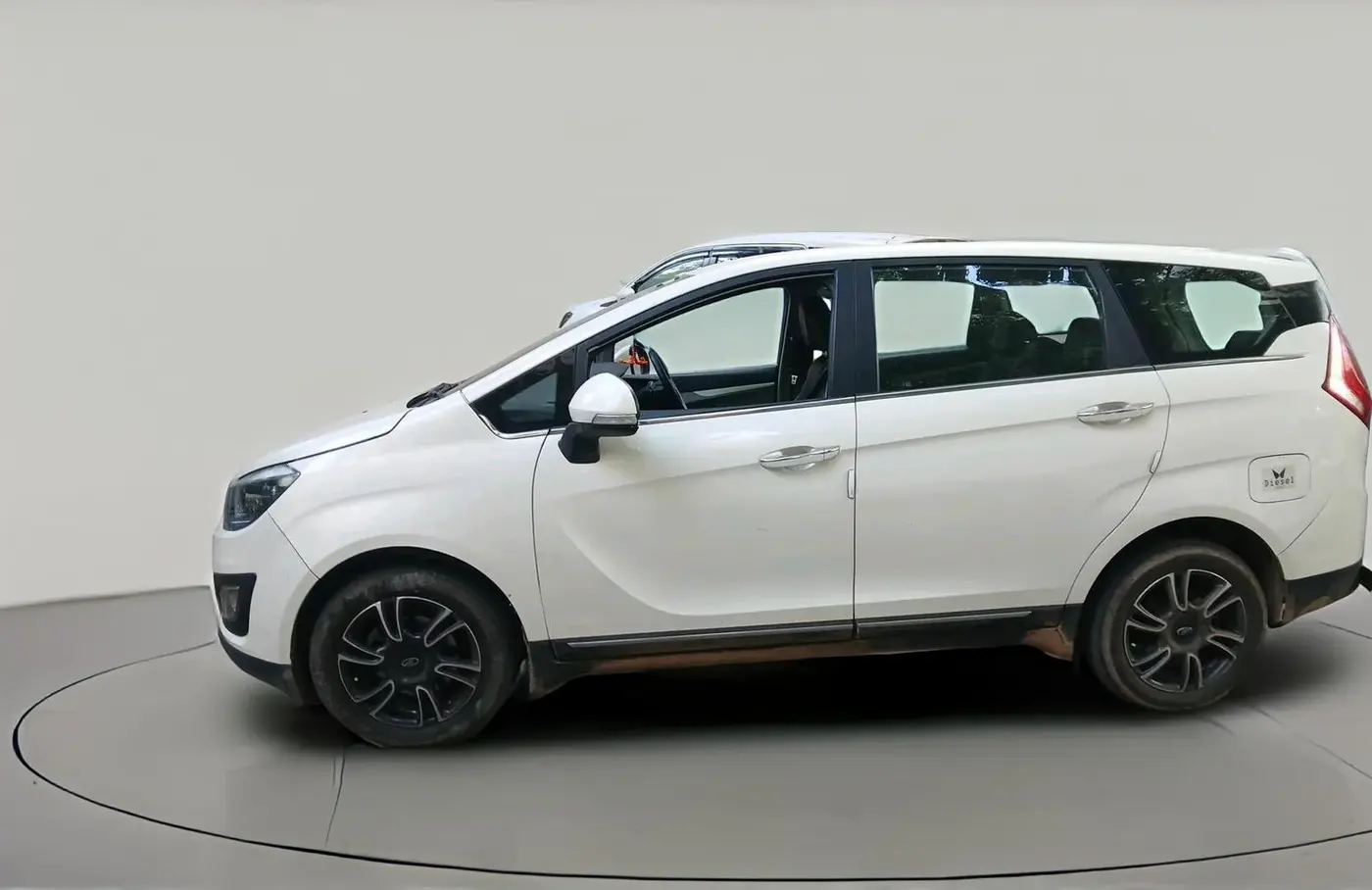 2023 Mahindra MARAZZO M 6 + 8 STR, Diesel, Manual, 29,189 km, exterior