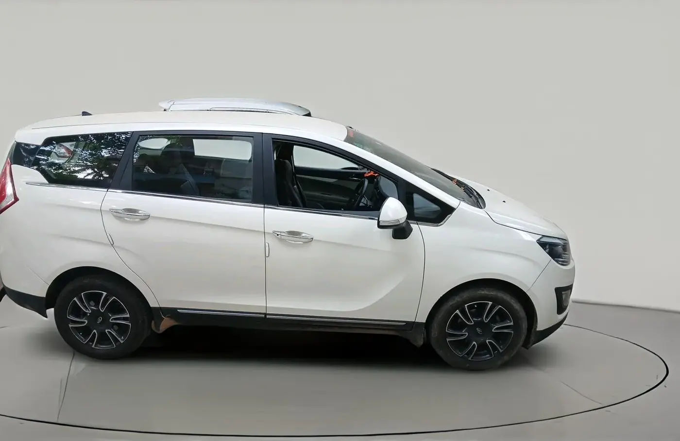 2023 Mahindra MARAZZO M 6 + 8 STR, Diesel, Manual, 29,189 km, exterior
