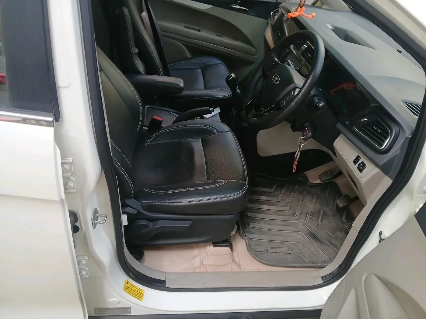 2023 Mahindra MARAZZO M 6 + 8 STR, Diesel, Manual, 29,189 km, interior