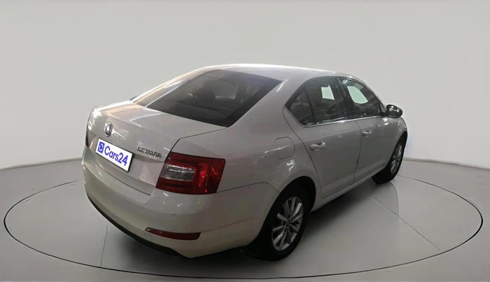 2015 Skoda Octavia ELEGANCE 2.0 TDI AT, Diesel, Automatic, 1,09,290 km, exterior