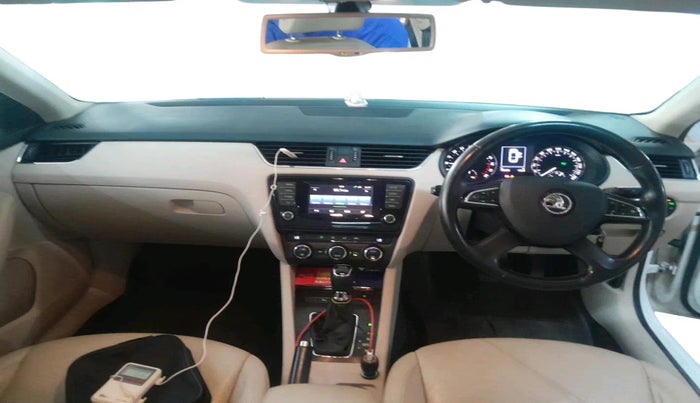 2015 Skoda Octavia ELEGANCE 2.0 TDI AT, Diesel, Automatic, 1,09,290 km, interior