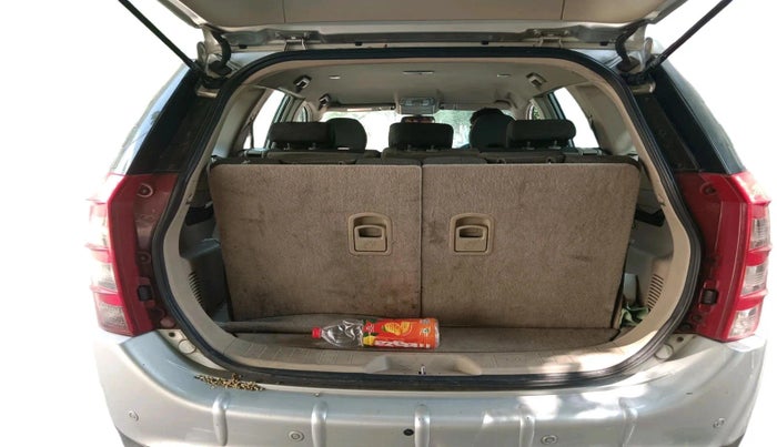 2016 Mahindra XUV500 W6, Diesel, Manual, 1,80,166 km, exterior