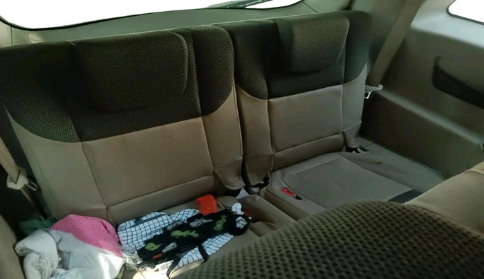 2016 Mahindra XUV500 W6, Diesel, Manual, 1,80,166 km, interior