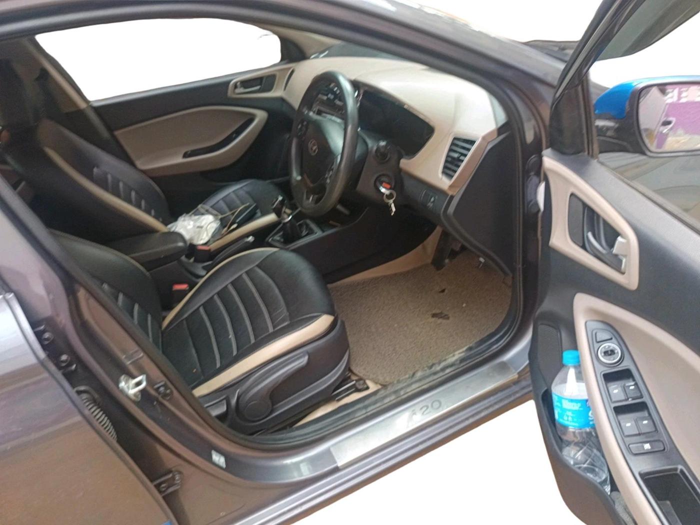 2015 Hyundai Elite i20 SPORTZ 1.4 CRDI, Diesel, Manual, 1,76,107 km, interior