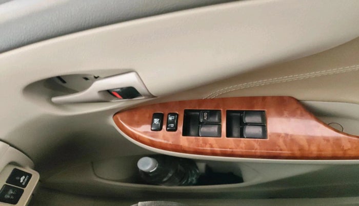 2011 Toyota Corolla Altis G PETROL, Petrol, Manual, 1,01,027 km, interior