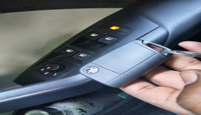 2022 Volkswagen TAIGUN TOPLINE 1.0 TSI MT, Petrol, Manual, 57,979 km, interior