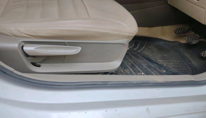 2014 Skoda Rapid 1.5 TDI CR ELEGANCE PLUS, Diesel, Manual, 1,11,628 km, interior