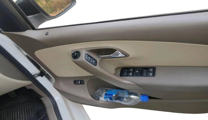 2014 Skoda Rapid 1.5 TDI CR ELEGANCE PLUS, Diesel, Manual, 1,11,628 km, interior