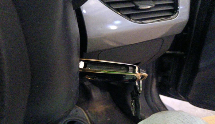 2021 Tata NEXON XM SUNROOF PETROL, Petrol, Manual, 29,732 km, interior