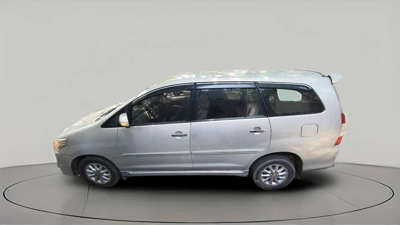 2012 Toyota Innova VX 2.5 7 STR, Diesel, Manual, 1,95,854 km, exterior