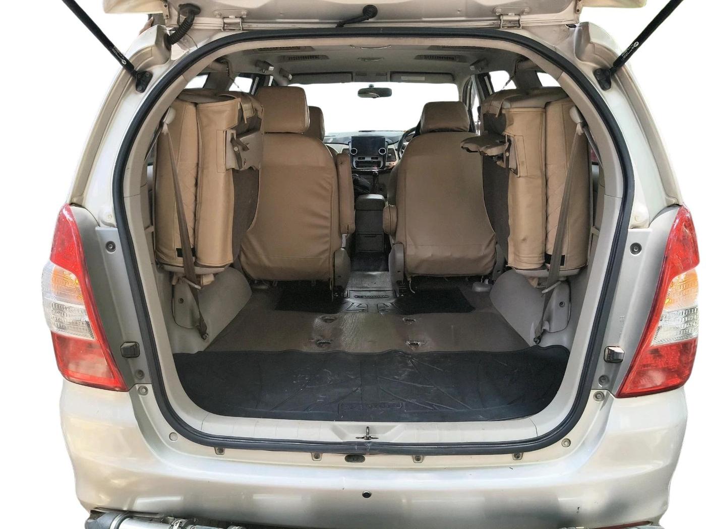 2012 Toyota Innova VX 2.5 7 STR, Diesel, Manual, 1,95,854 km, exterior