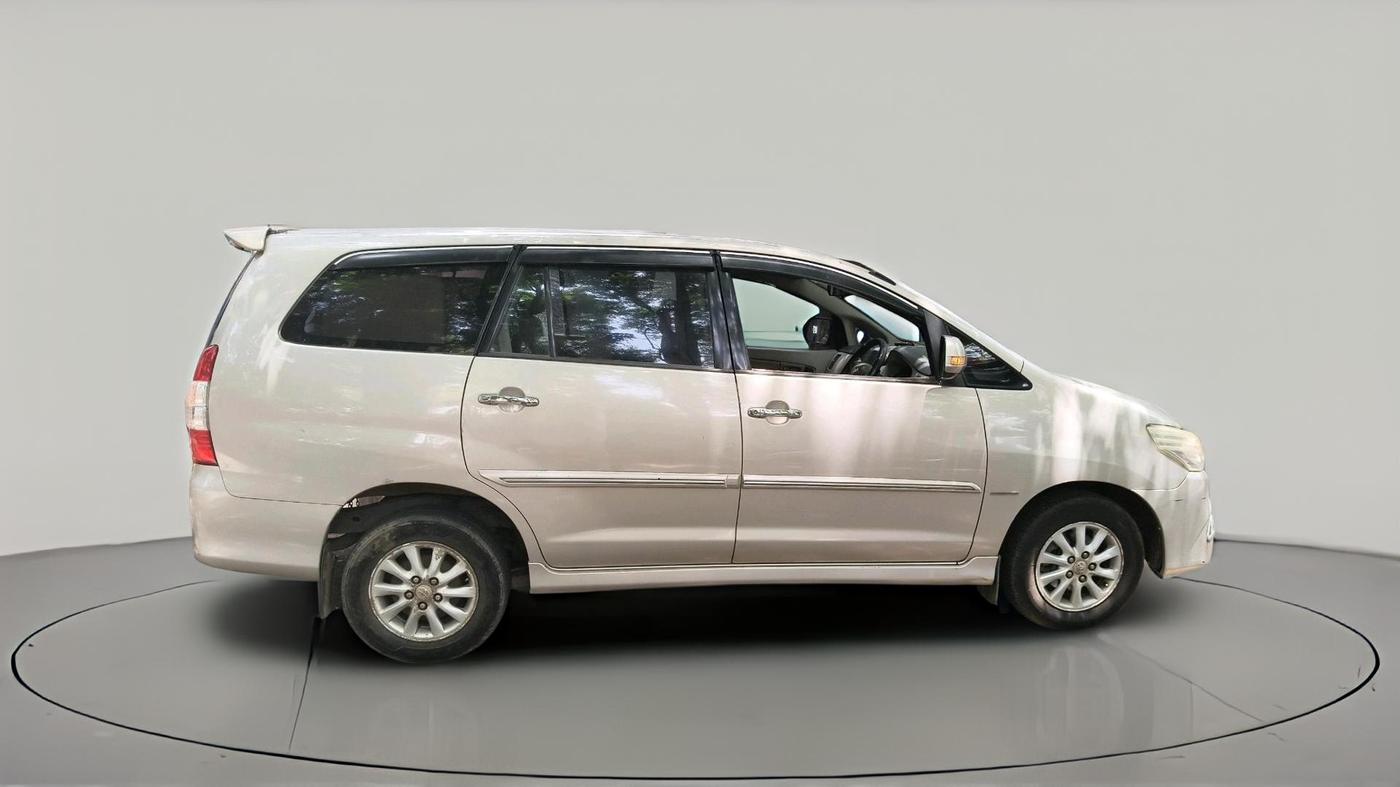 2012 Toyota Innova VX 2.5 7 STR, Diesel, Manual, 1,95,854 km, exterior