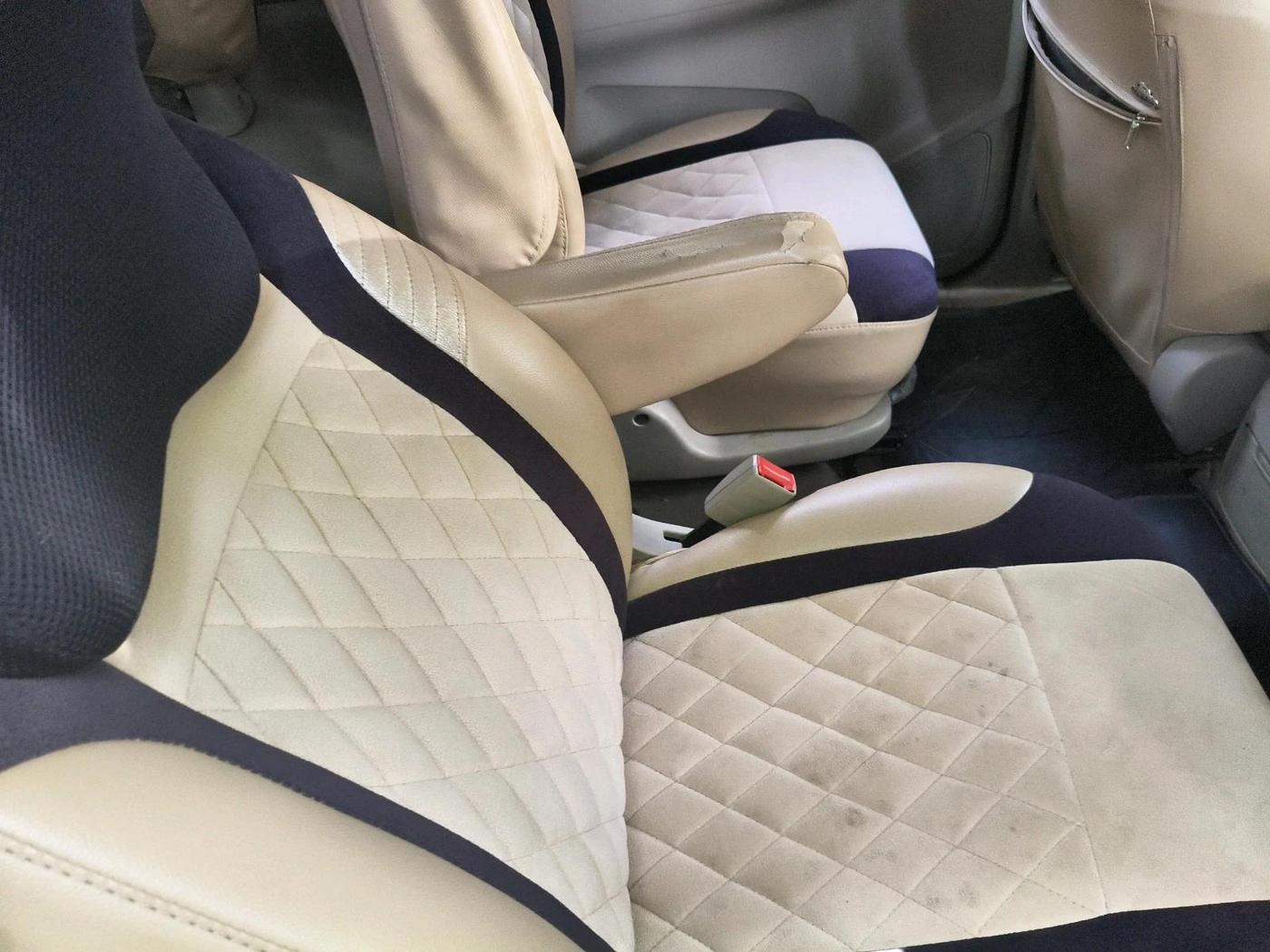 2012 Toyota Innova VX 2.5 7 STR, Diesel, Manual, 1,95,854 km, interior