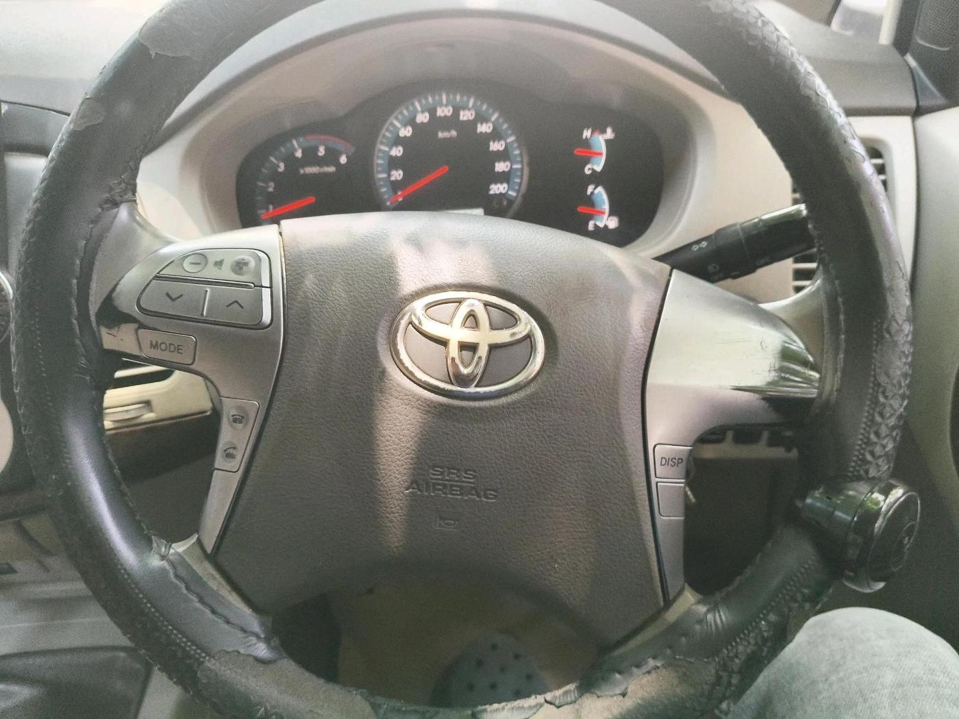 2012 Toyota Innova VX 2.5 7 STR, Diesel, Manual, 1,95,854 km, interior
