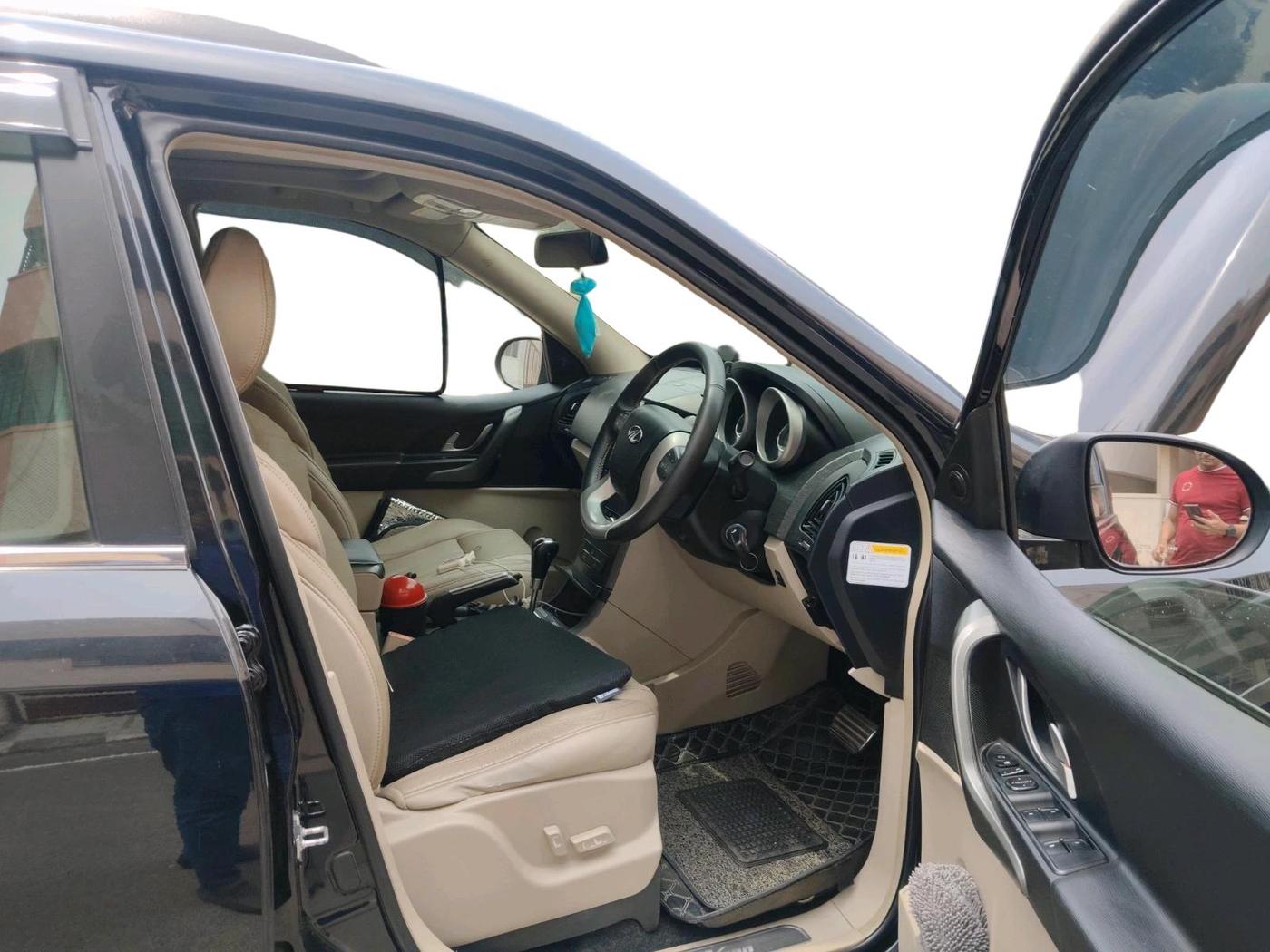 2016 Mahindra XUV500 W10 AT, Diesel, Automatic, 88,917 km, interior