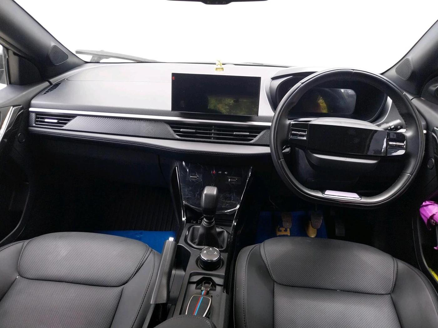 2024 Tata NEXON FEARLESS + 1.2 PETROL, Petrol, Manual, 2,562 km, interior