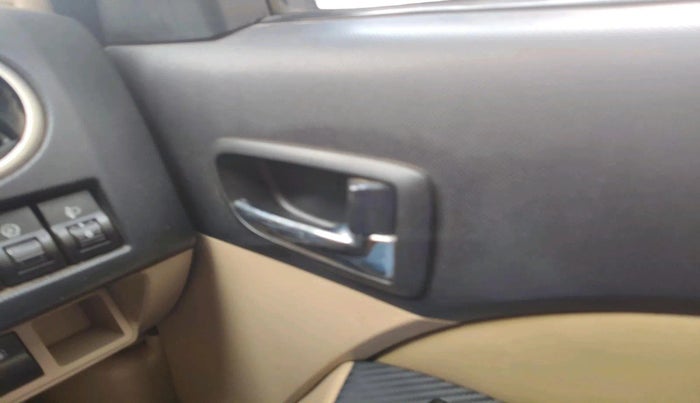 2010 Ford Endeavour 2.5L 4X2 MT, Diesel, Manual, 1,19,172 km, interior