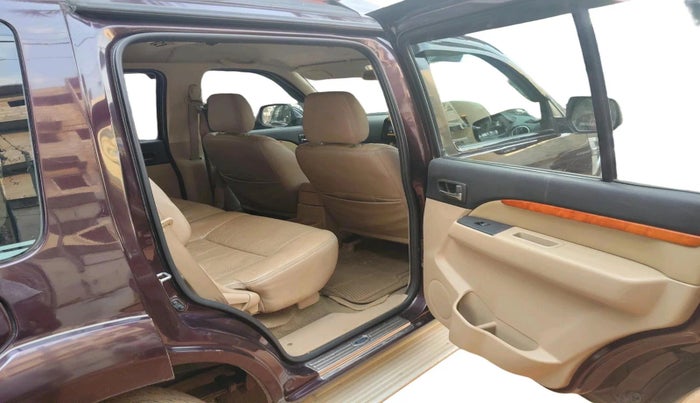 2010 Ford Endeavour 2.5L 4X2 MT, Diesel, Manual, 1,19,172 km, interior