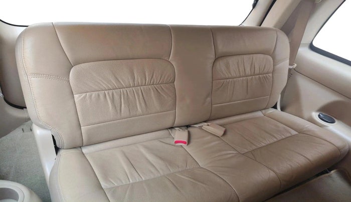 2010 Ford Endeavour 2.5L 4X2 MT, Diesel, Manual, 1,19,172 km, interior