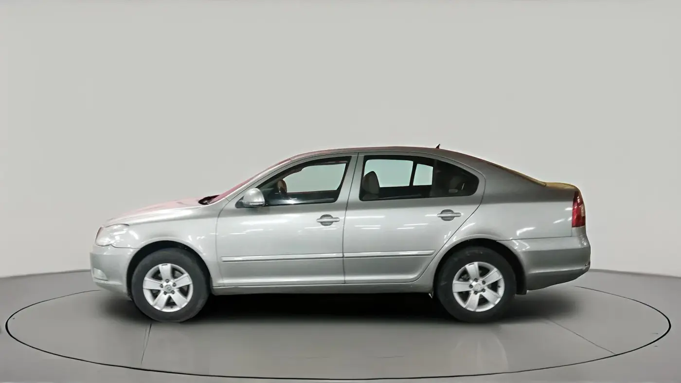 2012 Skoda Superb 2.0 TDI PD, Diesel, Manual, 1,20,824 km, exterior