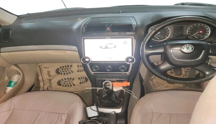 2012 Skoda Superb 2.0 TDI PD, Diesel, Manual, 1,20,824 km, interior