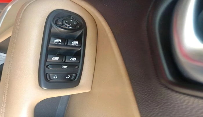 2017 Jeep Compass LONGITUDE (O) 2.0 DIESEL, Diesel, Manual, 1,21,727 km, interior