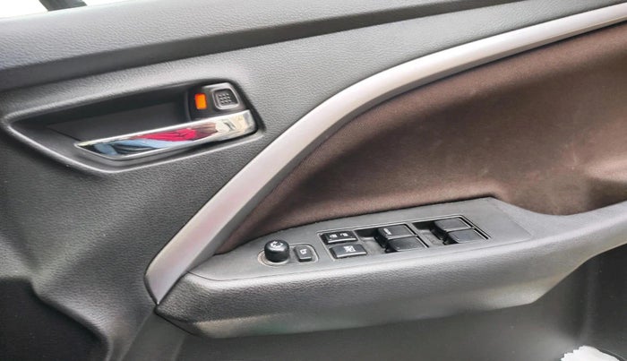 2022 Maruti BREZZA ZXI + AT SMART HYBRID, Petrol, Automatic, 35,647 km, interior