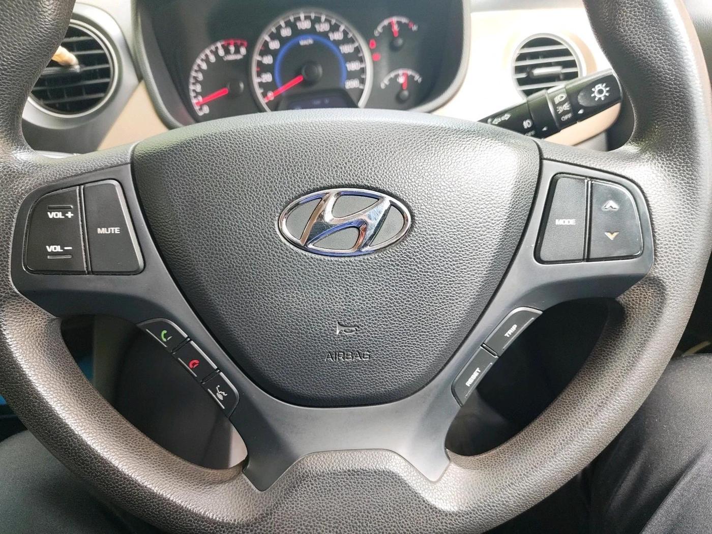 2017 Hyundai Grand i10 SPORTZ (O) AT 1.2 KAPPA VTVT, Petrol, Automatic, 45,789 km, interior