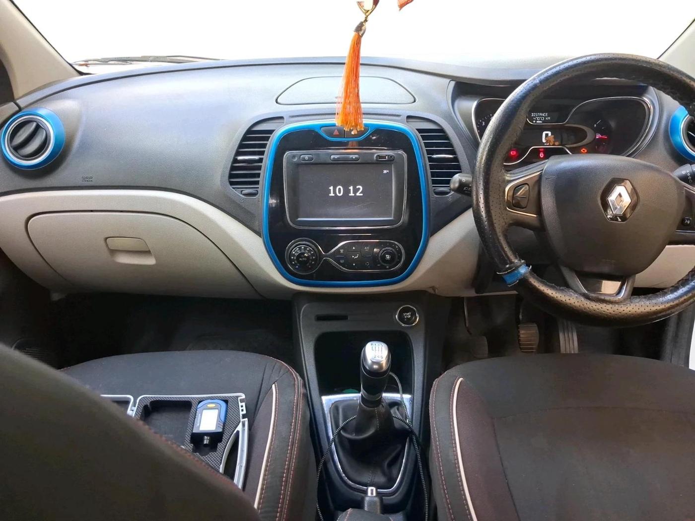 2017 Renault Captur RXT DIESEL, Diesel, Manual, 1,13,199 km, interior