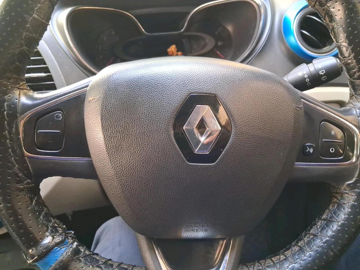 2017 Renault Captur RXT DIESEL, Diesel, Manual, 1,13,199 km, interior