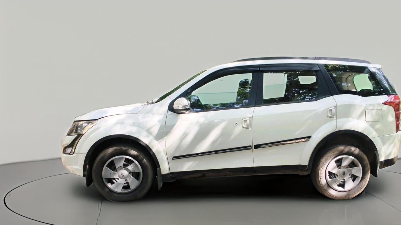 2017 Mahindra XUV500 W6, Diesel, Manual, 98,338 km, exterior