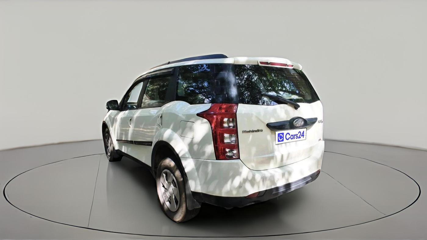 2017 Mahindra XUV500 W6, Diesel, Manual, 98,338 km, exterior
