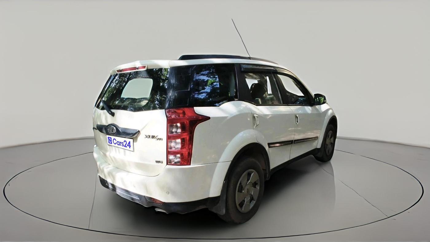 2017 Mahindra XUV500 W6, Diesel, Manual, 98,338 km, exterior