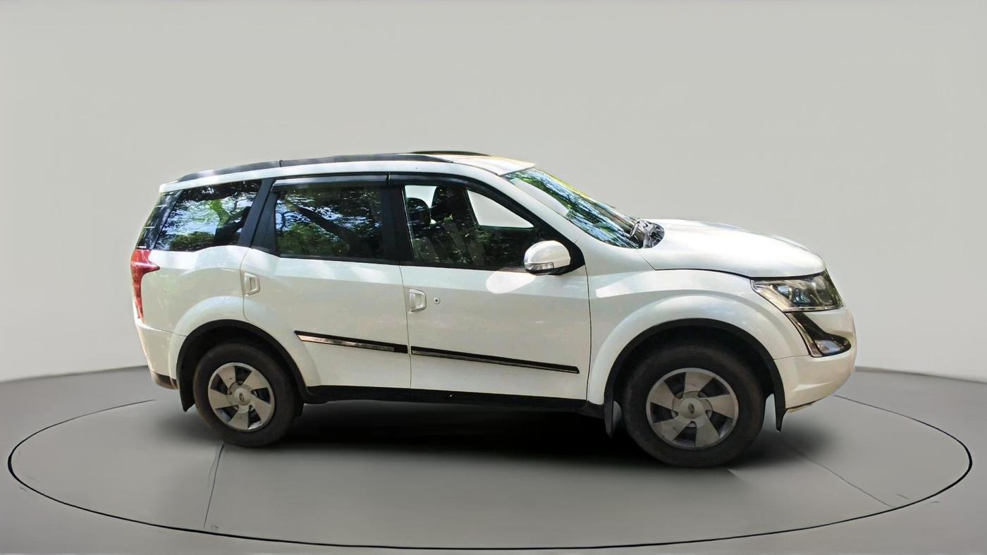 2017 Mahindra XUV500 W6, Diesel, Manual, 98,338 km, exterior