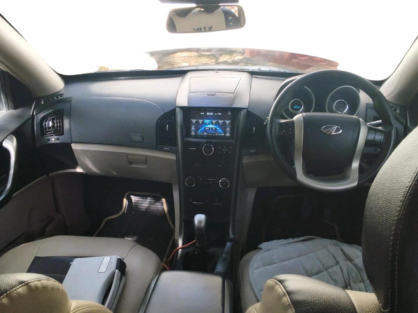2017 Mahindra XUV500 W6, Diesel, Manual, 98,338 km, interior