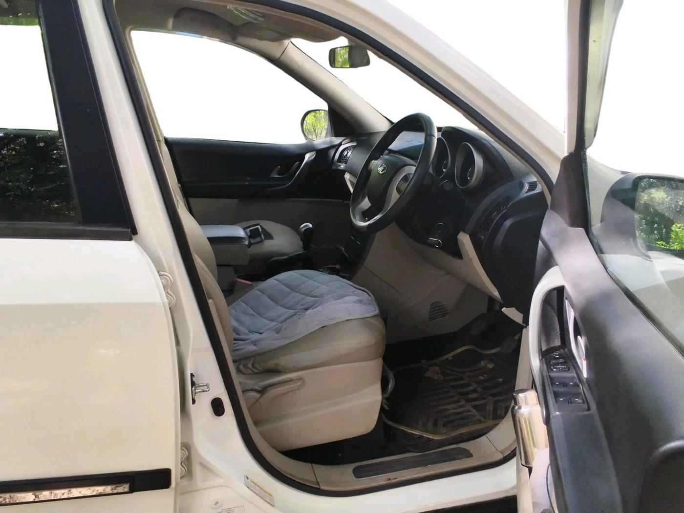 2017 Mahindra XUV500 W6, Diesel, Manual, 98,338 km, interior