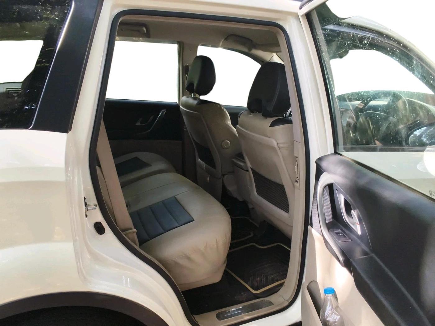 2017 Mahindra XUV500 W6, Diesel, Manual, 98,338 km, interior
