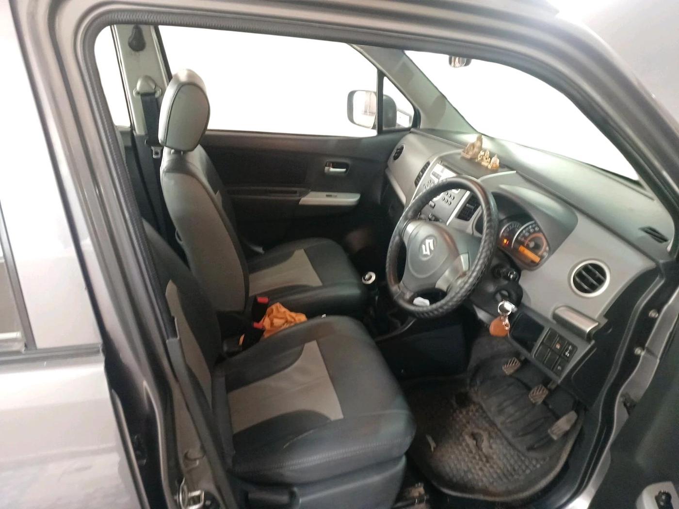 2011 Maruti Wagon R 1.0 VXI, Petrol, Manual, 1,13,983 km, interior