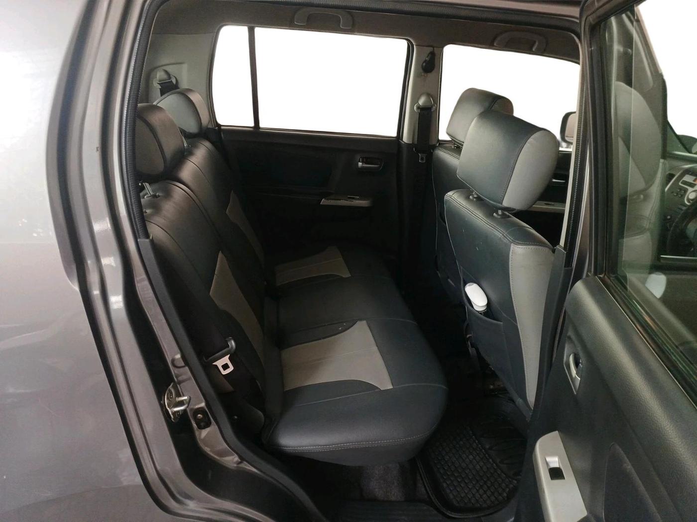 2011 Maruti Wagon R 1.0 VXI, Petrol, Manual, 1,13,983 km, interior