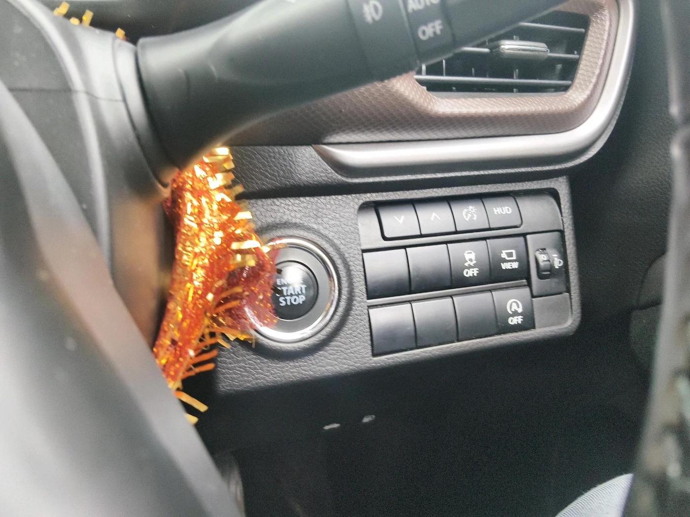 2022 Maruti BREZZA ZXI + SMART HYBRID DUAL TONE, Petrol, Manual, 18,438 km, interior