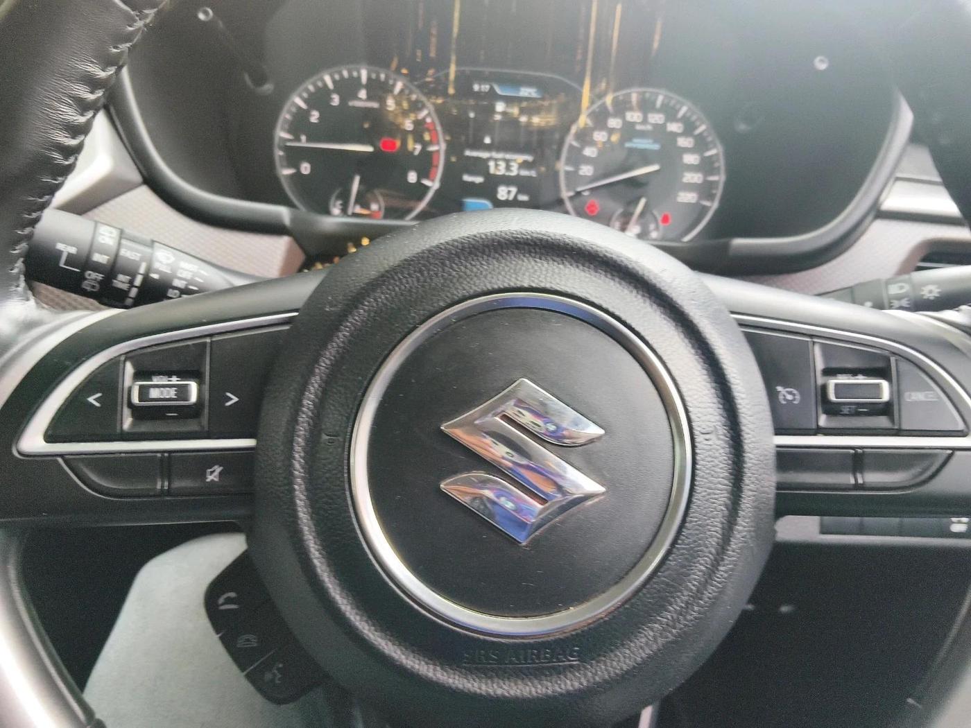 2022 Maruti BREZZA ZXI + SMART HYBRID DUAL TONE, Petrol, Manual, 18,438 km, interior