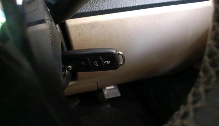 2016 Volkswagen Polo HIGHLINE1.5L, Diesel, Manual, 1,56,394 km, interior