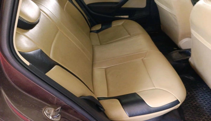 2016 Volkswagen Polo HIGHLINE1.5L, Diesel, Manual, 1,56,394 km, interior