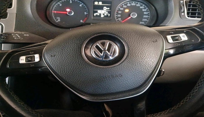 2016 Volkswagen Polo HIGHLINE1.5L, Diesel, Manual, 1,56,394 km, interior