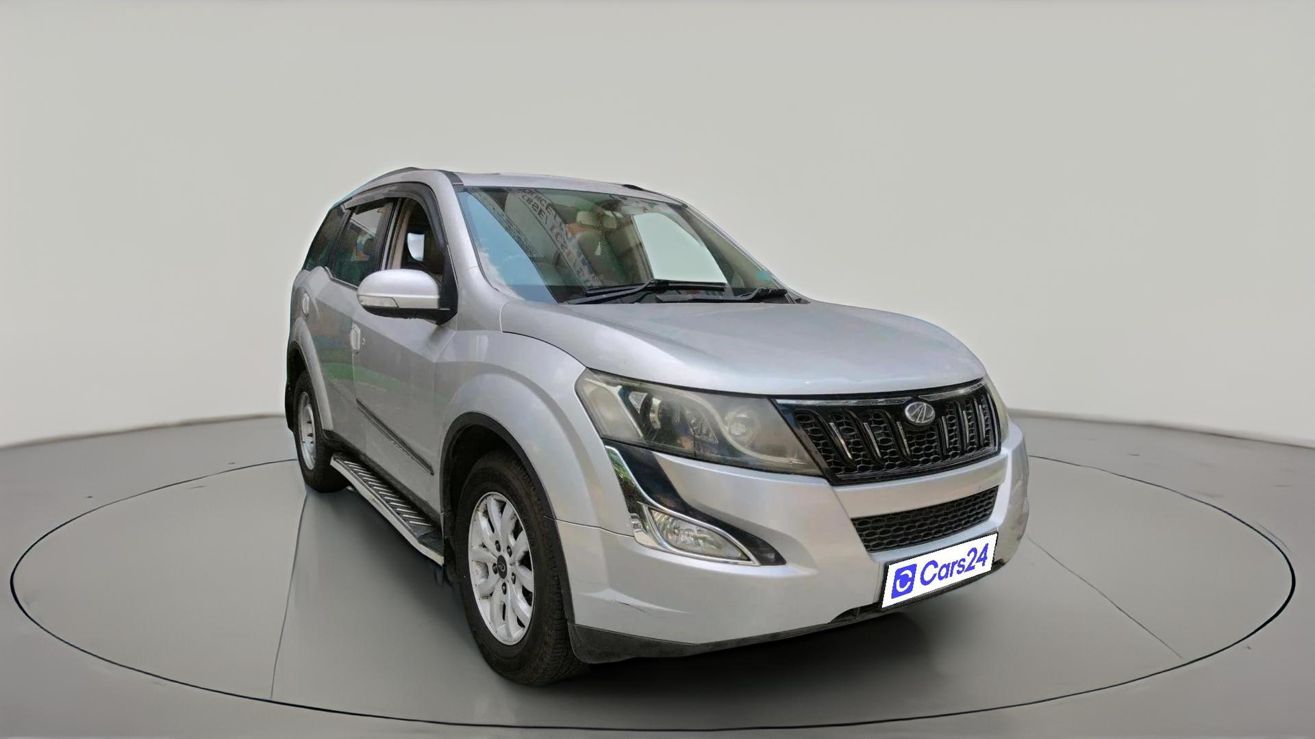 2017 Mahindra XUV500 W10 AT