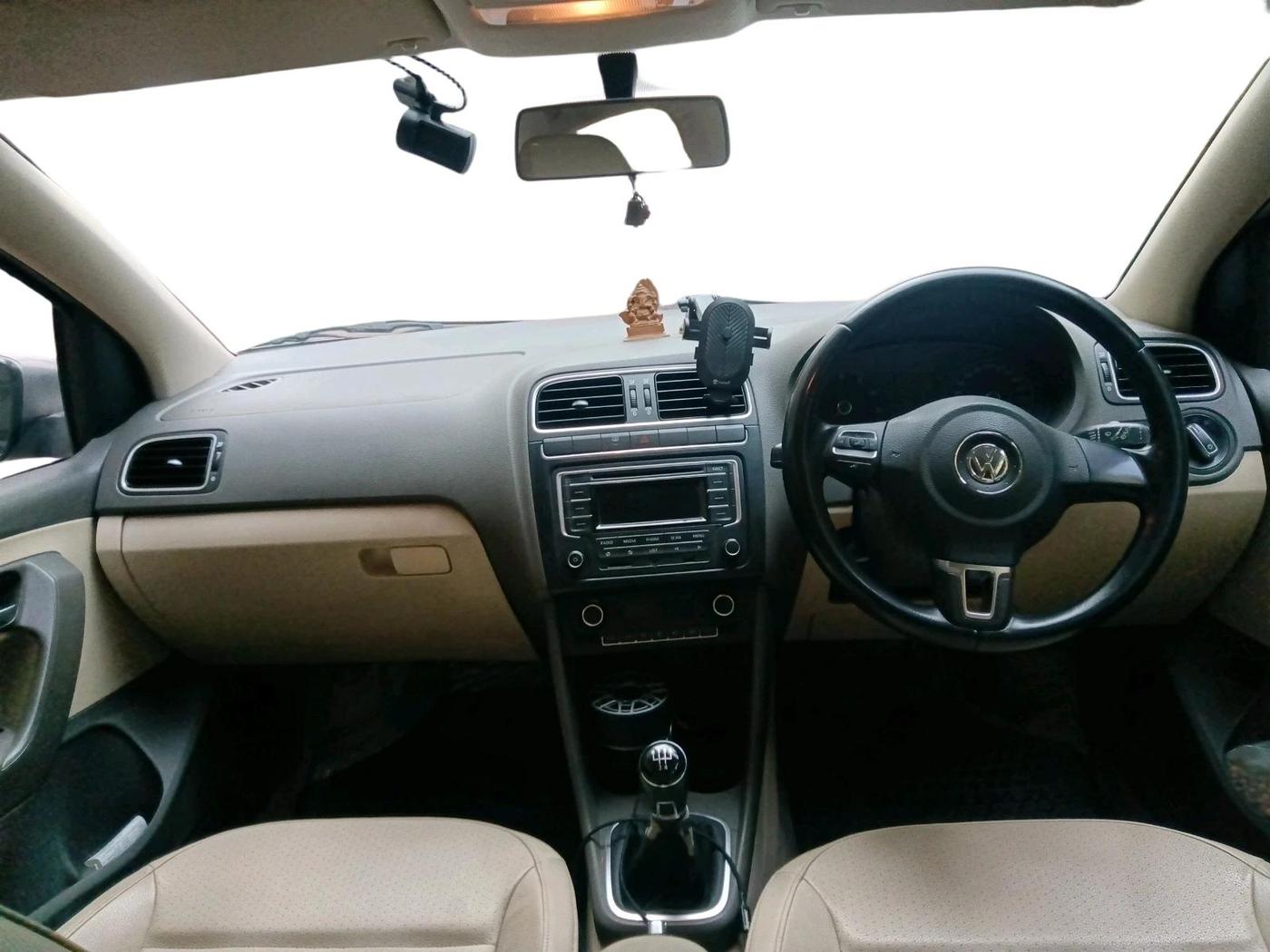 2014 Volkswagen Vento HIGHLINE 1.6 MPI, Petrol, Manual, 1,28,567 km, interior